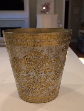 Decorative Florentine Gold and Cream Embossed Wastebasket Made in Italy Vintage